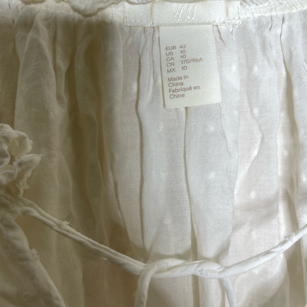 H&M Women’s White V-Neck Spotted Ruffled Long Sleeve Blouse Size 10 - Picture 4 of 6